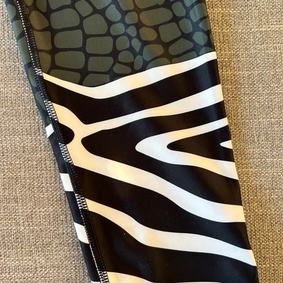 Loony Legs London athletic legging capris - Picture 2 of 4